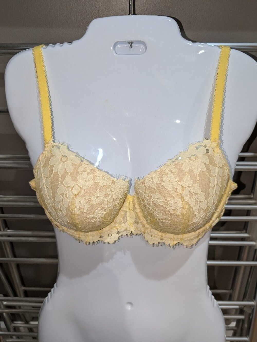 Victoria’s Secret Dream Angels Yellow Floral Lace Bra 32DD